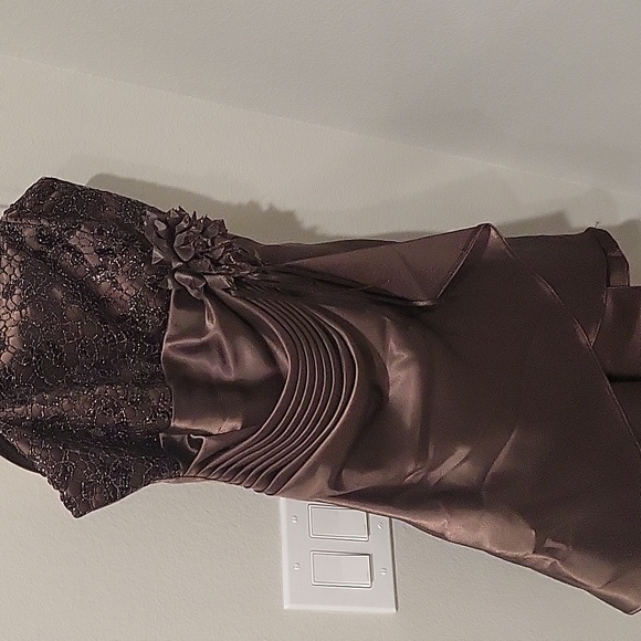 Formal Dress - Picture 2 of 6